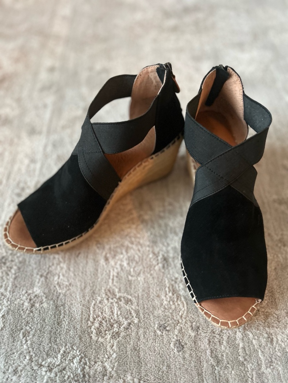 NWOB Gentle Souls Kenneth Cole Women's Colleen Wedge Sandals Black Size 8.5 FLAW